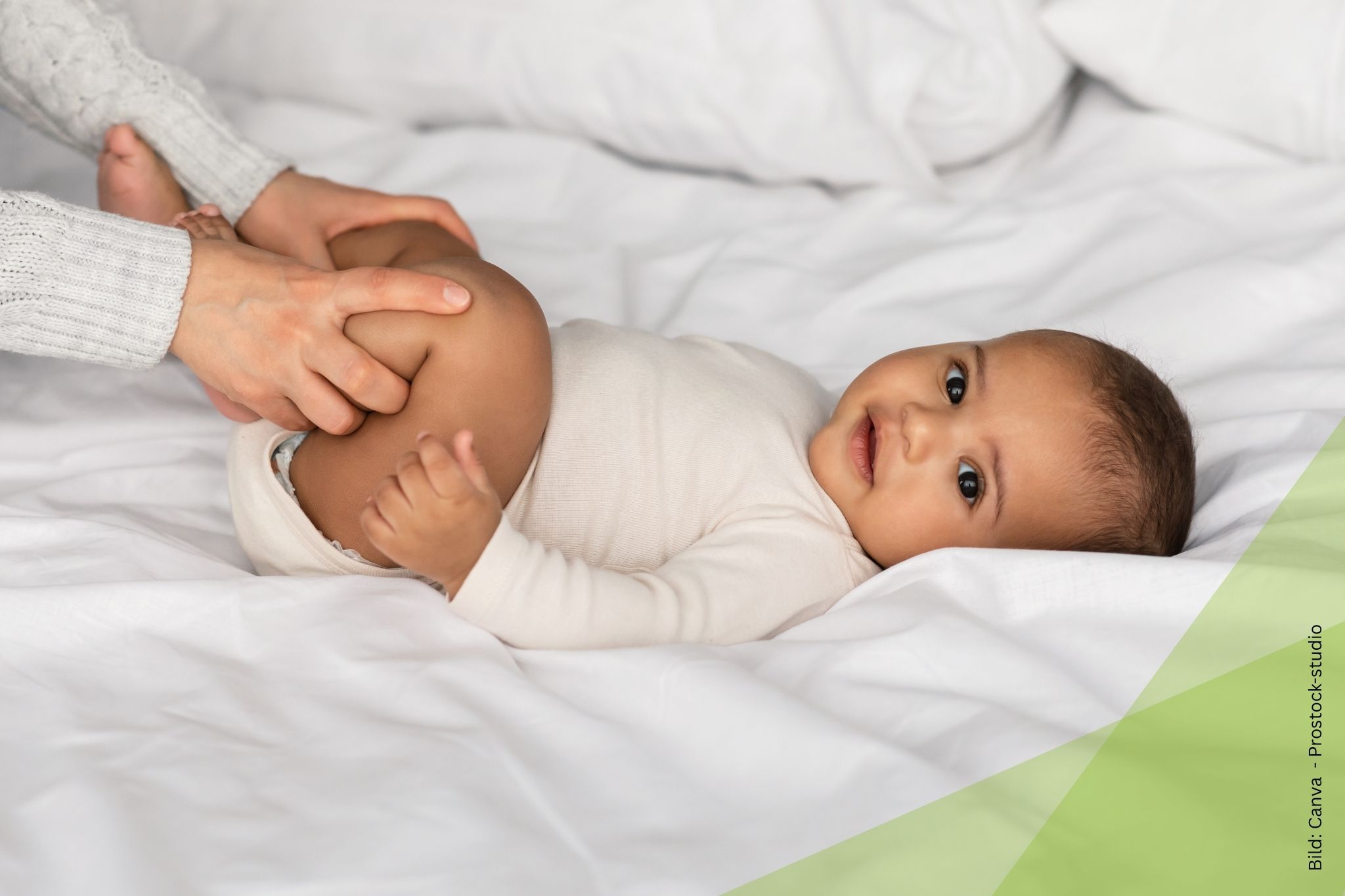Baby bei Bewegung gegen Blähungen zum Thema Blähungen beim Baby: Homöopathie bei Bauchluft, Schreiphasen und Unruhe